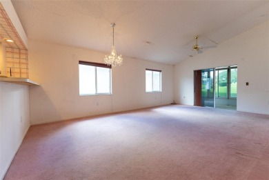 Beautiful 2-Bedroom, 2-Bath Home with Golf Course Views in Ocala on Ocala Palms Golf and Country Club in Florida - for sale on GolfHomes.com, golf home, golf lot