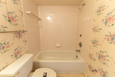 Beautiful 2-Bedroom, 2-Bath Home with Golf Course Views in Ocala on Ocala Palms Golf and Country Club in Florida - for sale on GolfHomes.com, golf home, golf lot