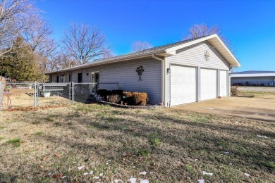 This 3-bedroom, 2-bathroom home sits on a corner lot in the on West Plains Country Club in Missouri - for sale on GolfHomes.com, golf home, golf lot