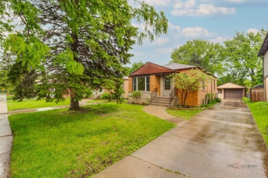 Are looking for a huge lot in a sought after neighborhood of on Edgebrook Golf Course in Illinois - for sale on GolfHomes.com, golf home, golf lot