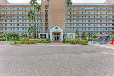 This WONDERFULLY UPDATED 2 bedroom and 2 bathroom condo is on Terra Ceia Golf and Country Club in Florida - for sale on GolfHomes.com, golf home, golf lot