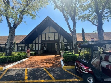 For Sale - Spacious 1 Bed / 1.5 Bath Condo in International on Inverrary Country Club in Florida - for sale on GolfHomes.com, golf home, golf lot
