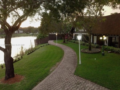 For Sale - Spacious 1 Bed / 1.5 Bath Condo in International on Inverrary Country Club in Florida - for sale on GolfHomes.com, golf home, golf lot