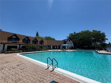 For Sale - Spacious 1 Bed / 1.5 Bath Condo in International on Inverrary Country Club in Florida - for sale on GolfHomes.com, golf home, golf lot