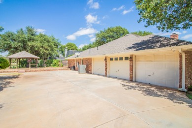 Your new home in the original Lakeridge Country Club community on LakeRidge Country Club in Texas - for sale on GolfHomes.com, golf home, golf lot