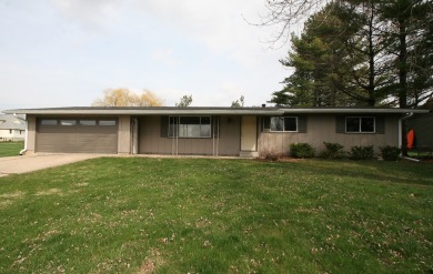Nicely updated and a great location are 2 of the best qualities on Blue Grass Creek Golf Course in Illinois - for sale on GolfHomes.com, golf home, golf lot