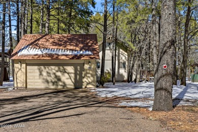Cabin on the fairway of Pinetop Lakes Golf Course with access to on Pinetop Lakes Country Club in Arizona - for sale on GolfHomes.com, golf home, golf lot