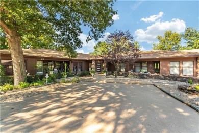 Don't miss this view, w/ Bentonville schools!! Stunning modern on Bella Vista Country Club - Kingswood in Arkansas - for sale on GolfHomes.com, golf home, golf lot