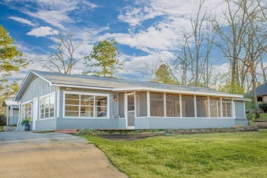 This adorable home offers the perfect blend of casual living and on Hide-A-Way Lake Golf Course in Texas - for sale on GolfHomes.com, golf home, golf lot