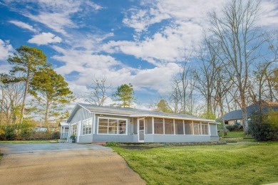 This adorable home offers the perfect blend of casual living and on Hide-A-Way Lake Golf Course in Texas - for sale on GolfHomes.com, golf home, golf lot