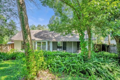 Welcome to your move-in ready oasis in the heart of Mt. Dora! on Mount Dora Golf Club in Florida - for sale on GolfHomes.com, golf home, golf lot