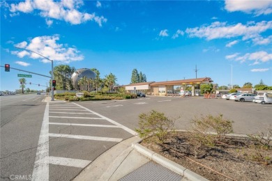 Welcome to your wonderful greenbelt location! This beautifully on Leisure World Seal Beach Golf Course in California - for sale on GolfHomes.com, golf home, golf lot