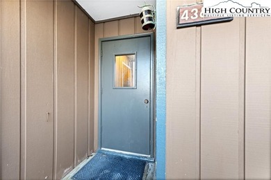 TURNKEY, SLOPESIDE condo overlooking Easy Street ski run and on Sugar Mountain Golf Course in North Carolina - for sale on GolfHomes.com, golf home, golf lot