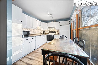 TURNKEY, SLOPESIDE condo overlooking Easy Street ski run and on Sugar Mountain Golf Course in North Carolina - for sale on GolfHomes.com, golf home, golf lot