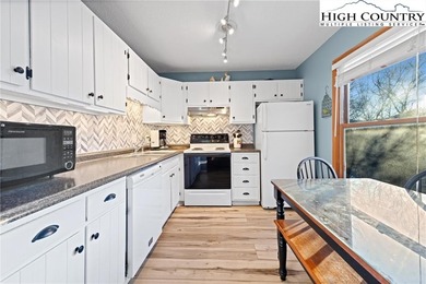 TURNKEY, SLOPESIDE condo overlooking Easy Street ski run and on Sugar Mountain Golf Course in North Carolina - for sale on GolfHomes.com, golf home, golf lot