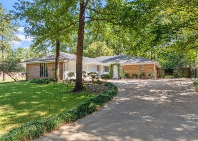 Stunning 3 Bed, 2 Bath Brick Home with J-Garage + Flex Room on on Hide-A-Way Lake Golf Course in Texas - for sale on GolfHomes.com, golf home, golf lot