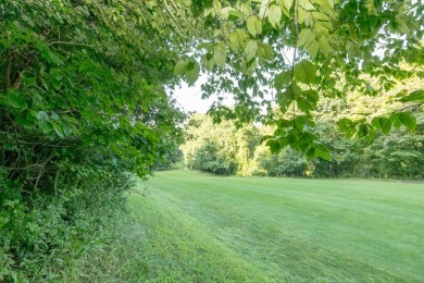 This is a fantastic building lot that overlooks the green on Skyland Lakes Golf Course in Virginia - for sale on GolfHomes.com, golf home, golf lot