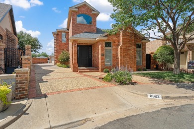 Gorgeous executive garden home located on Lakeridge CC Estates on LakeRidge Country Club in Texas - for sale on GolfHomes.com, golf home, golf lot