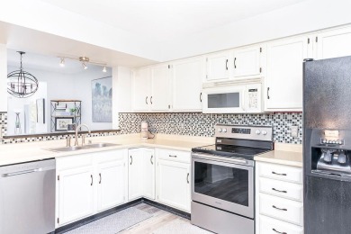 Beautifully updated townhome offers three finished levels with on Boone Links Golf Course in Kentucky - for sale on GolfHomes.com, golf home, golf lot