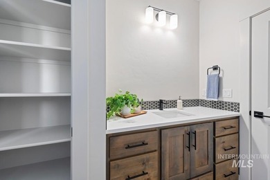 Thoughtfully designed single-level floor plan offers 3 bedrooms on Hunters Point Golf Club in Idaho - for sale on GolfHomes.com, golf home, golf lot