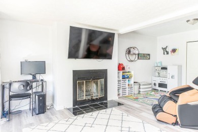 Beautifully updated townhome offers three finished levels with on Boone Links Golf Course in Kentucky - for sale on GolfHomes.com, golf home, golf lot