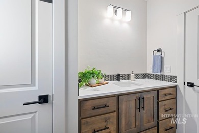 Thoughtfully designed single-level floor plan offers 3 bedrooms on Hunters Point Golf Club in Idaho - for sale on GolfHomes.com, golf home, golf lot