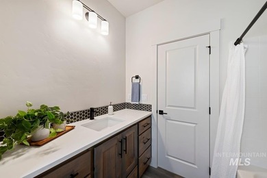 Thoughtfully designed single-level floor plan offers 3 bedrooms on Hunters Point Golf Club in Idaho - for sale on GolfHomes.com, golf home, golf lot