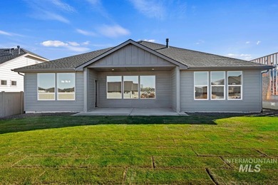 Thoughtfully designed single-level floor plan offers 3 bedrooms on Hunters Point Golf Club in Idaho - for sale on GolfHomes.com, golf home, golf lot