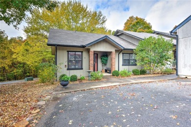 Vacant townhouse, move in ready! Great end unit updated 2/1.5 on Bella Vista - Metfield Golf Complex and Country Club in Arkansas - for sale on GolfHomes.com, golf home, golf lot