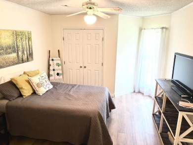Welcome to 76 Cherokee Rd - a move-in-ready home packed with on Cherokee Village North Course in Arkansas - for sale on GolfHomes.com, golf home, golf lot
