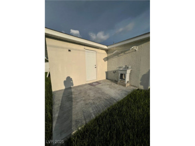 This beautiful house is a perfect start to a home. Open floor on Royal Links Golf Club in Nevada - for sale on GolfHomes.com, golf home, golf lot