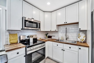 Under contract-accepting backup offers. Fully Renovated on Bradenton Country Club in Florida - for sale on GolfHomes.com, golf home, golf lot