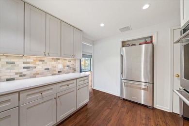 Beautiful 2 bedroom 2.5 bath condo centrally located in East on Chickasaw Country Club in Tennessee - for sale on GolfHomes.com, golf home, golf lot