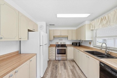 Welcome to Highland Fairways, one of Lakeland's premier 55+ golf on Highland Fairways Golf Club in Florida - for sale on GolfHomes.com, golf home, golf lot