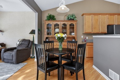 Beautifully Maintained End-Unit Ranch with Numerous Updates on Mistwood Golf Club in Illinois - for sale on GolfHomes.com, golf home, golf lot