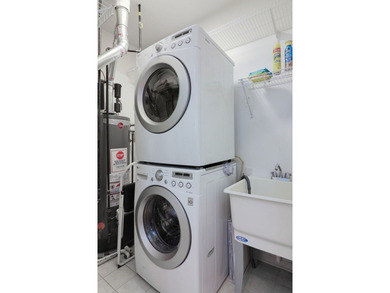 Beautifully Maintained End-Unit Ranch with Numerous Updates on Mistwood Golf Club in Illinois - for sale on GolfHomes.com, golf home, golf lot