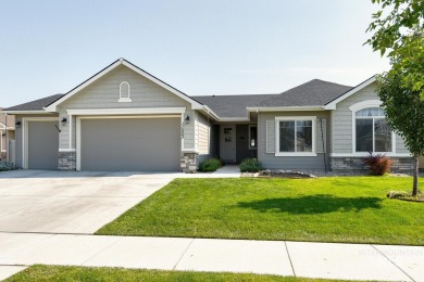 A meticulous home offering a seamless open-concept design with on Hunters Point Golf Club in Idaho - for sale on GolfHomes.com, golf home, golf lot