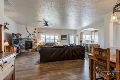 A meticulous home offering a seamless open-concept design with on Hunters Point Golf Club in Idaho - for sale on GolfHomes.com, golf home, golf lot