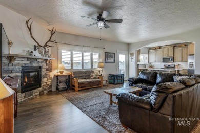 A meticulous home offering a seamless open-concept design with on Hunters Point Golf Club in Idaho - for sale on GolfHomes.com, golf home, golf lot