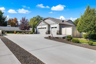 Charming 3 Bed + office/den, 2 Bath Home in Sands Pointe on Hunters Point Golf Club in Idaho - for sale on GolfHomes.com, golf home, golf lot
