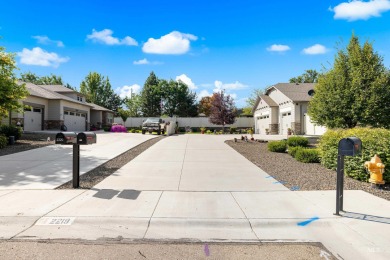 Charming 3 Bed + office/den, 2 Bath Home in Sands Pointe on Hunters Point Golf Club in Idaho - for sale on GolfHomes.com, golf home, golf lot