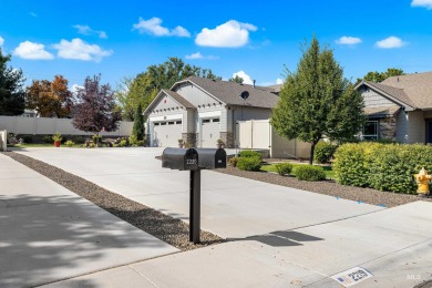 Charming 3 Bed + office/den, 2 Bath Home in Sands Pointe on Hunters Point Golf Club in Idaho - for sale on GolfHomes.com, golf home, golf lot