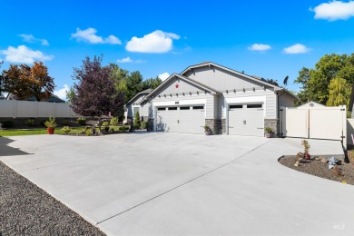 Charming 3 Bed + office/den, 2 Bath Home in Sands Pointe on Hunters Point Golf Club in Idaho - for sale on GolfHomes.com, golf home, golf lot