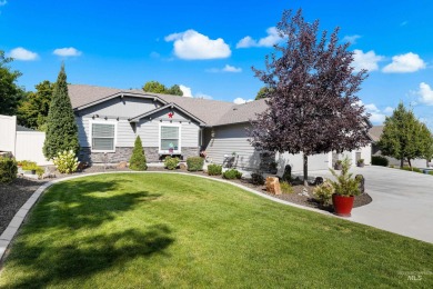 Charming 3 Bed + office/den, 2 Bath Home in Sands Pointe on Hunters Point Golf Club in Idaho - for sale on GolfHomes.com, golf home, golf lot