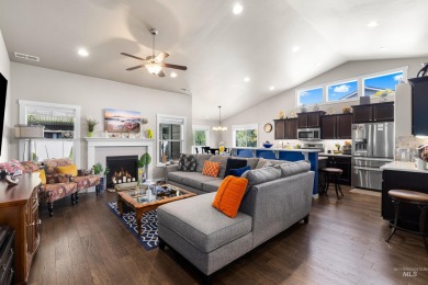 Charming 3 Bed + office/den, 2 Bath Home in Sands Pointe on Hunters Point Golf Club in Idaho - for sale on GolfHomes.com, golf home, golf lot