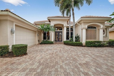 Gently used seasonal home ideally situated on a cl-de-sac street on  in Florida - for sale on GolfHomes.com, golf home, golf lot