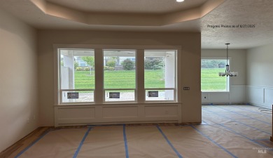 This beautifully designed single-level offers 3 bedrooms, 2.5 on Hunters Point Golf Club in Idaho - for sale on GolfHomes.com, golf home, golf lot
