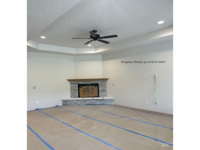 This beautifully designed single-level offers 3 bedrooms, 2.5 on Hunters Point Golf Club in Idaho - for sale on GolfHomes.com, golf home, golf lot