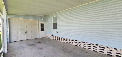 Furnished, spacious 2 bedroom 2 bath home in 55 + Resort style on Zephyrhills Municipal Golf Course in Florida - for sale on GolfHomes.com, golf home, golf lot