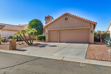 Beautifully maintained 2-bedroom home with a 3-car garage on Oakwood Golf Club  in Arizona - for sale on GolfHomes.com, golf home, golf lot